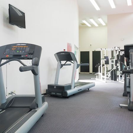 Holiday Inn Monterrey-Parque Fundidora By Ihg Exteriör bild The gym at the University of Brighton