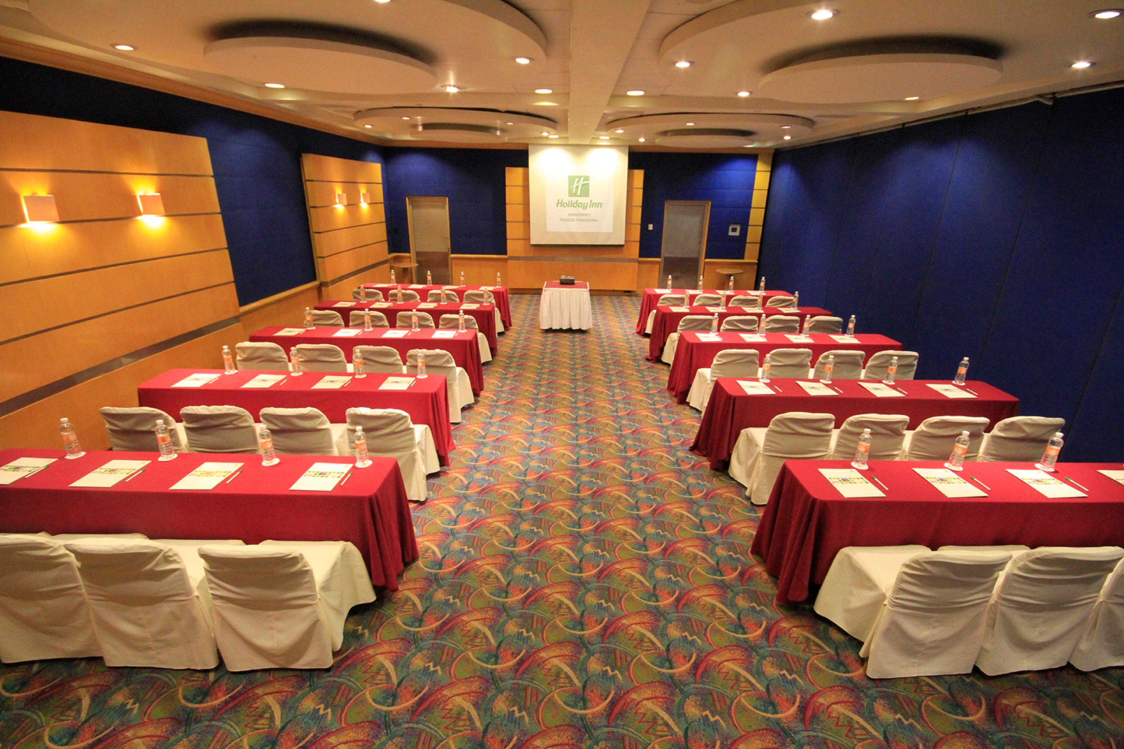 Holiday Inn Monterrey-Parque Fundidora By Ihg Exteriör bild A typical classroom layout