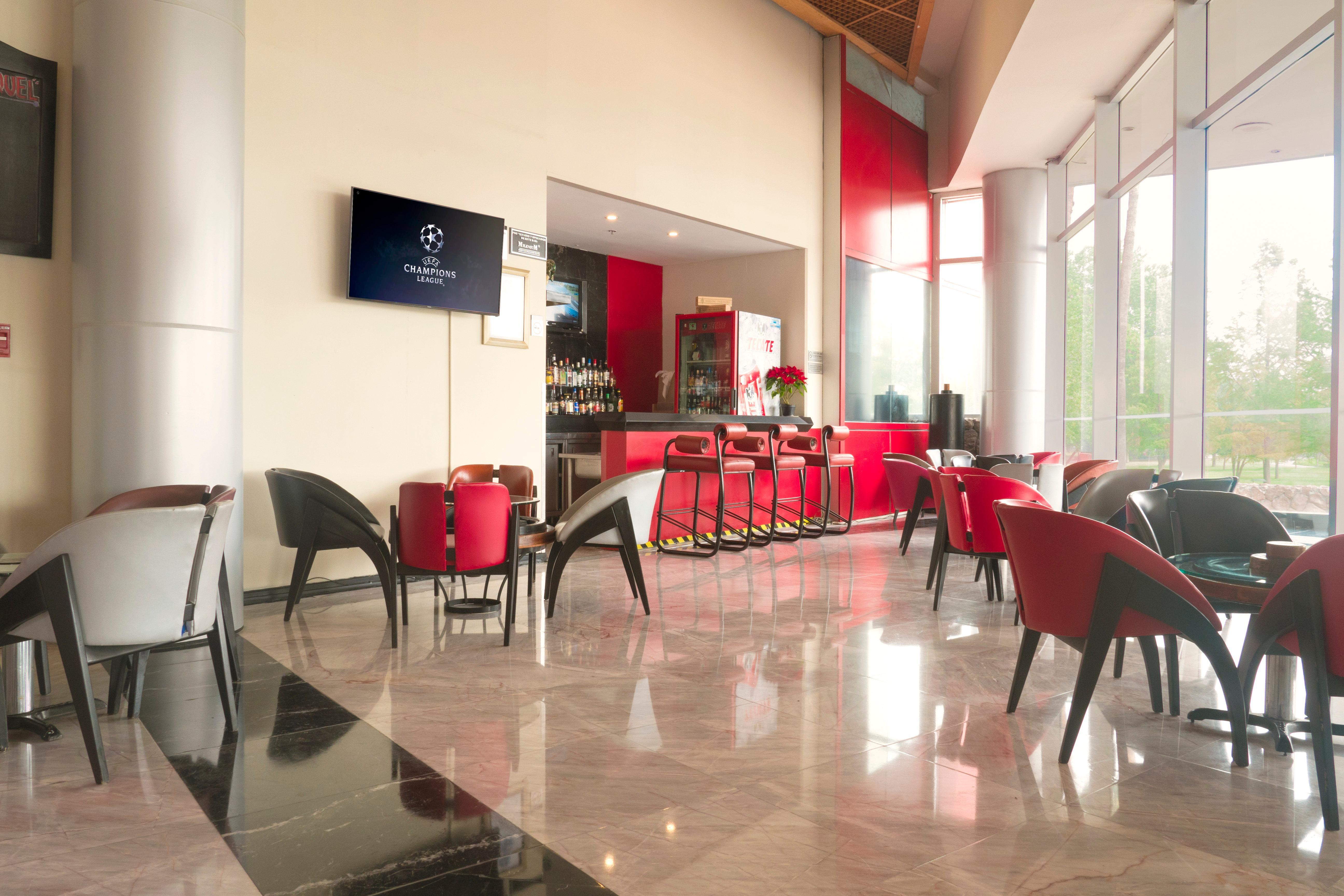 Holiday Inn Monterrey-Parque Fundidora By Ihg Exteriör bild The lounge at the airport