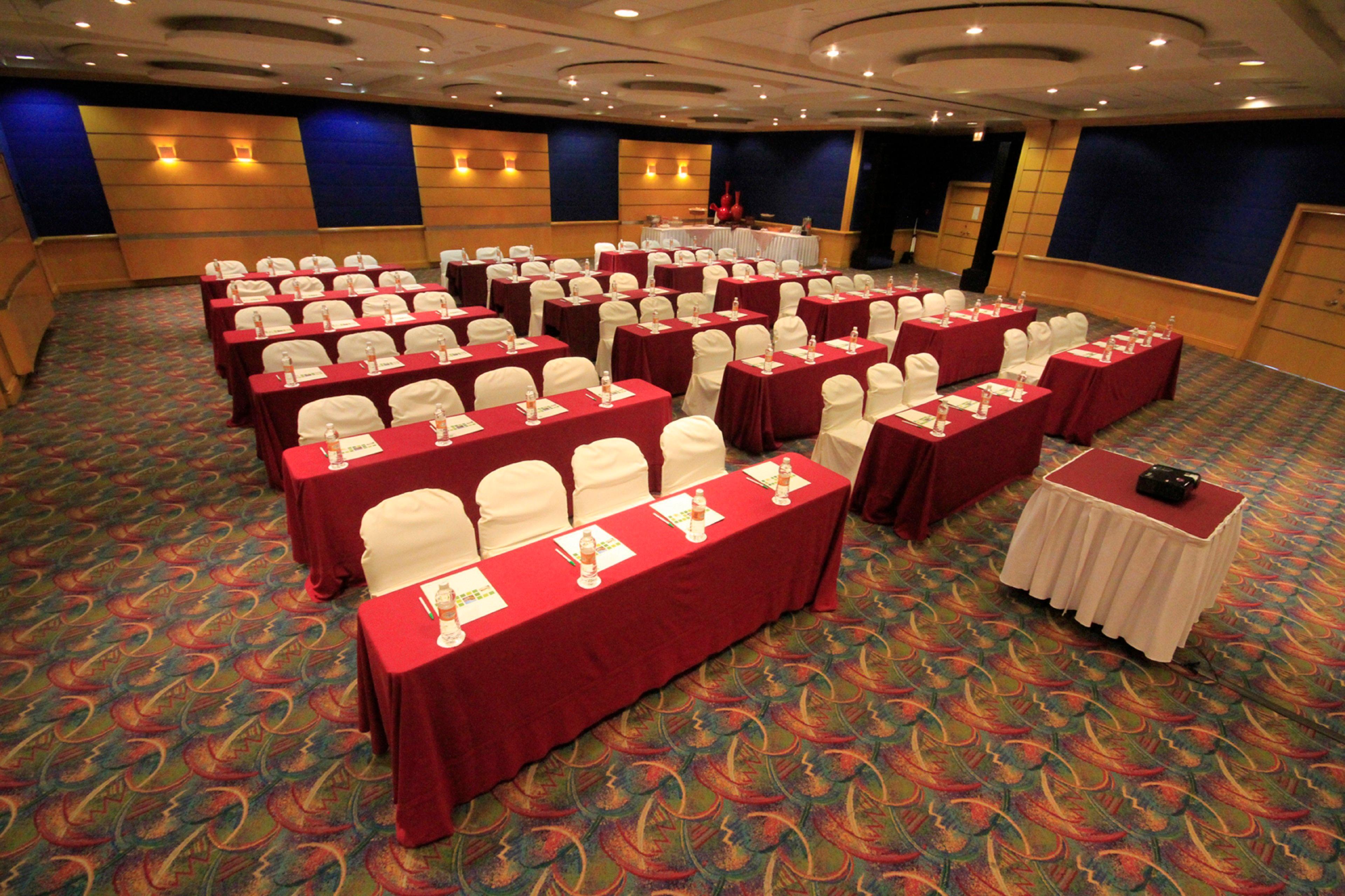 Holiday Inn Monterrey-Parque Fundidora By Ihg Exteriör bild A meeting room at a hotel