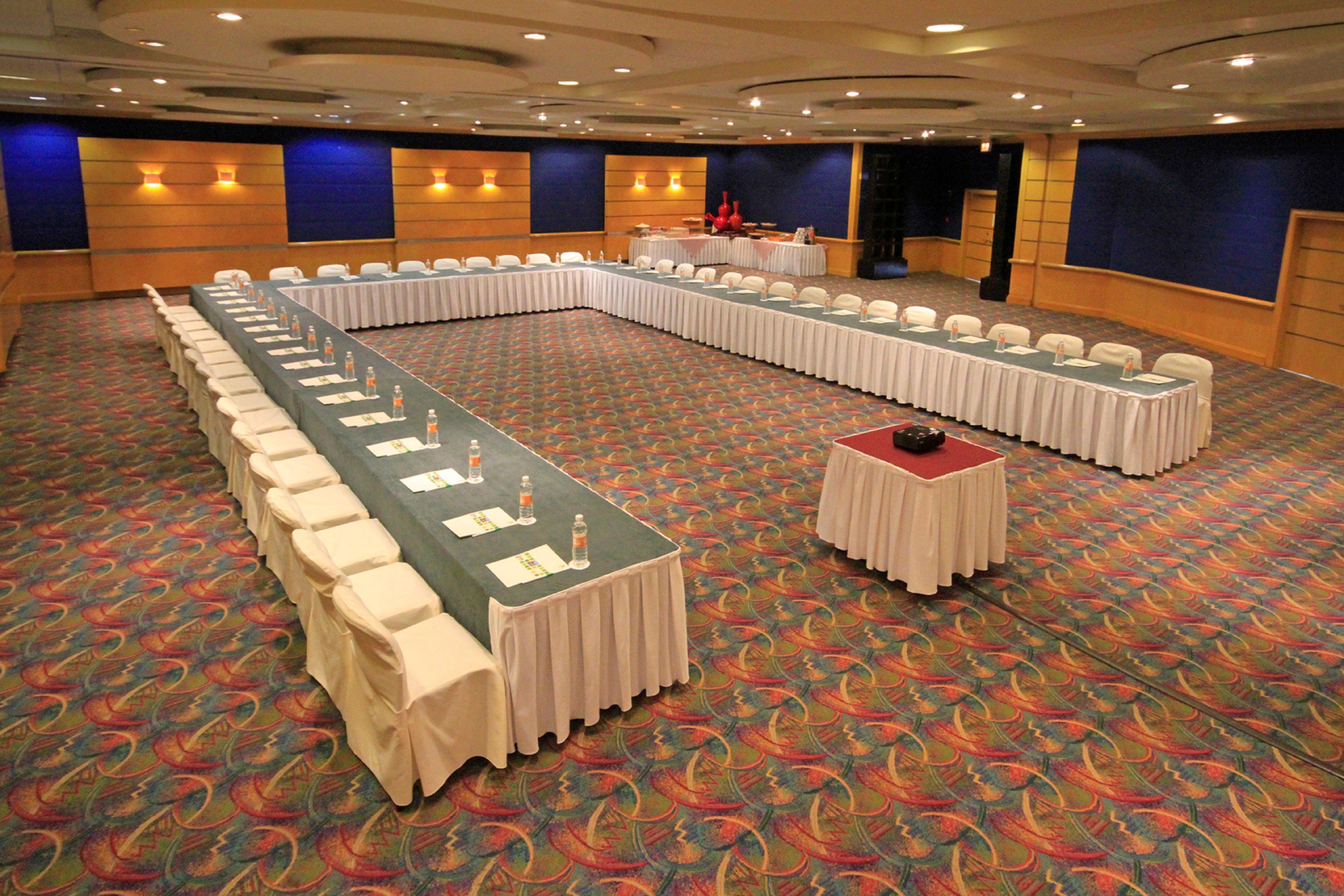Holiday Inn Monterrey-Parque Fundidora By Ihg Exteriör bild U-shaped table layout