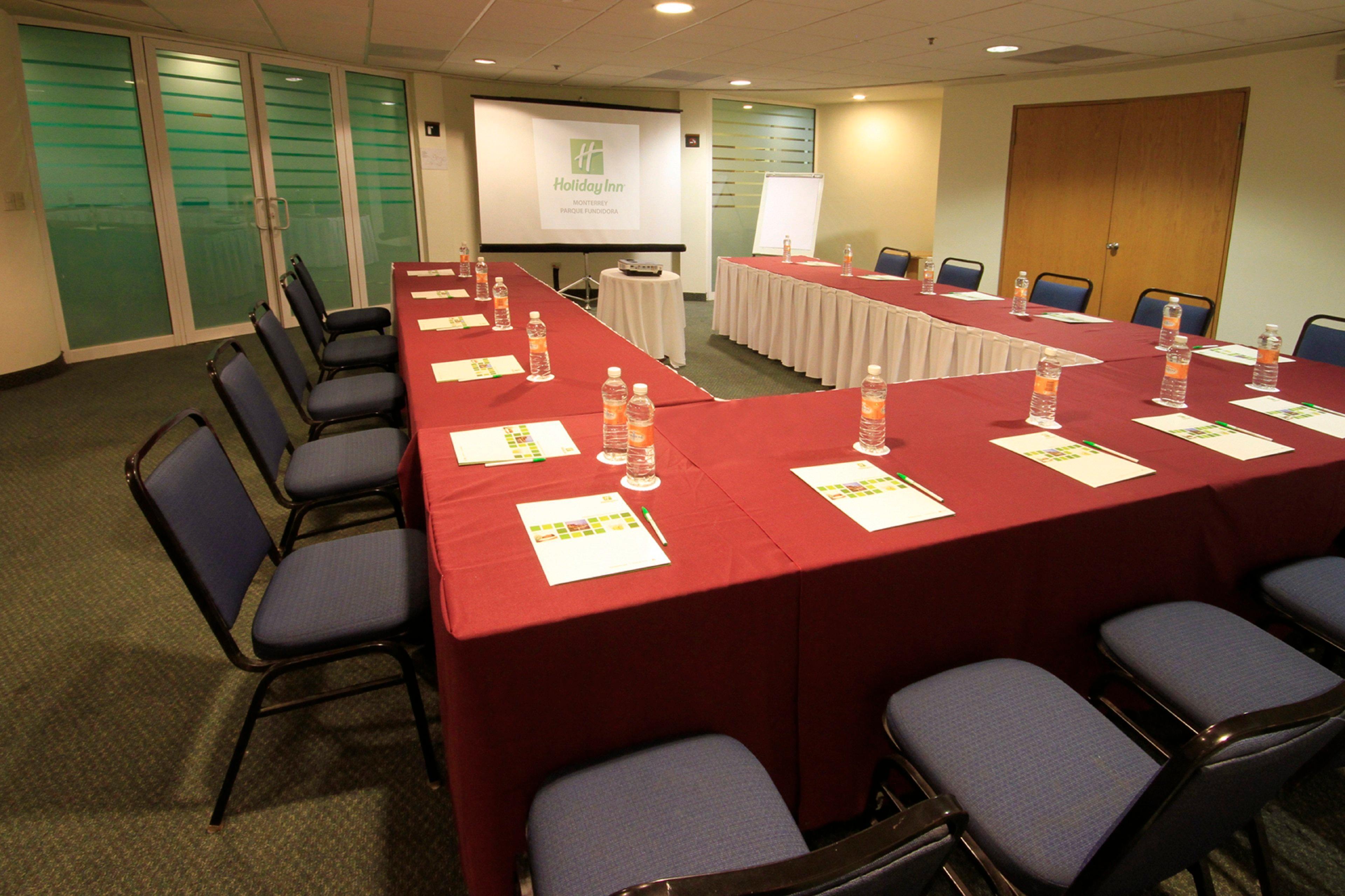 Holiday Inn Monterrey-Parque Fundidora By Ihg Exteriör bild A meeting room at the hotel