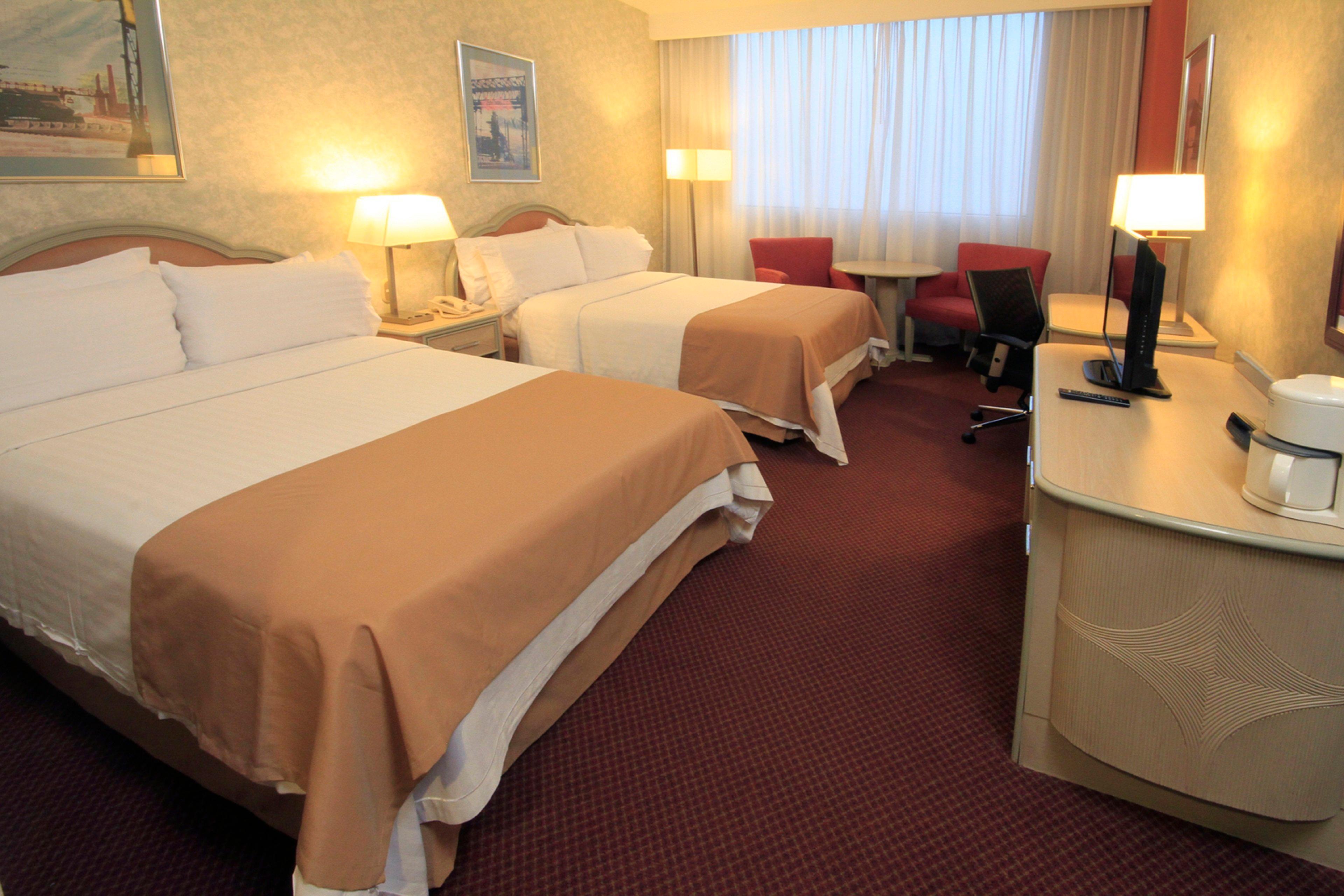 Holiday Inn Monterrey-Parque Fundidora By Ihg Exteriör bild A typical guest room at the Holiday Inn